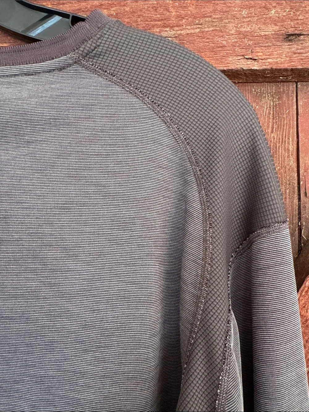 The North Face marled gray waffle inserts stretch athleisure shirt. Large.